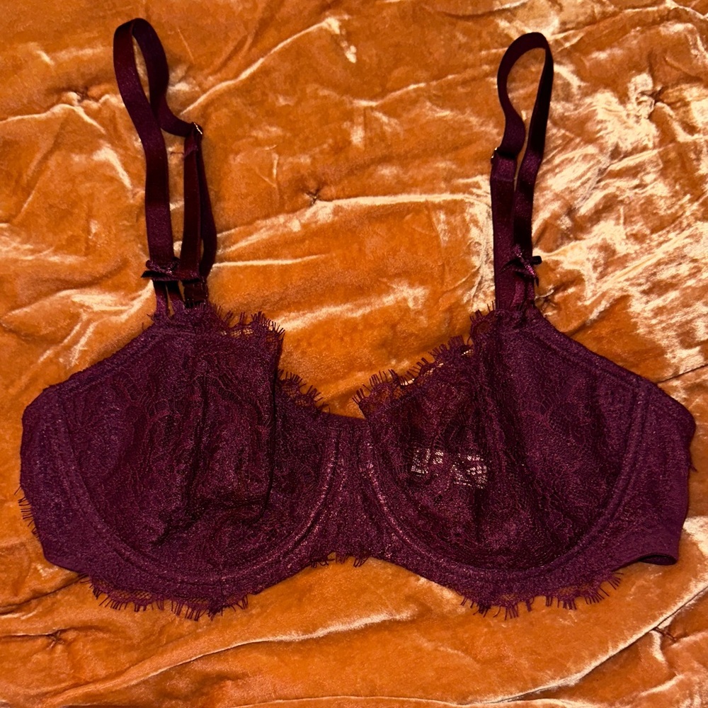 Women’s Victoria's Secret Plum Lace Bra